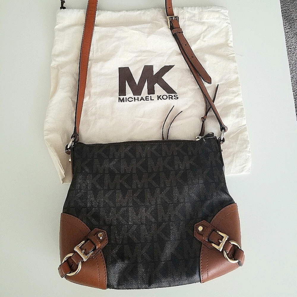 🔥SALE🔥 Beautiful MK Signature Shoulder Bag